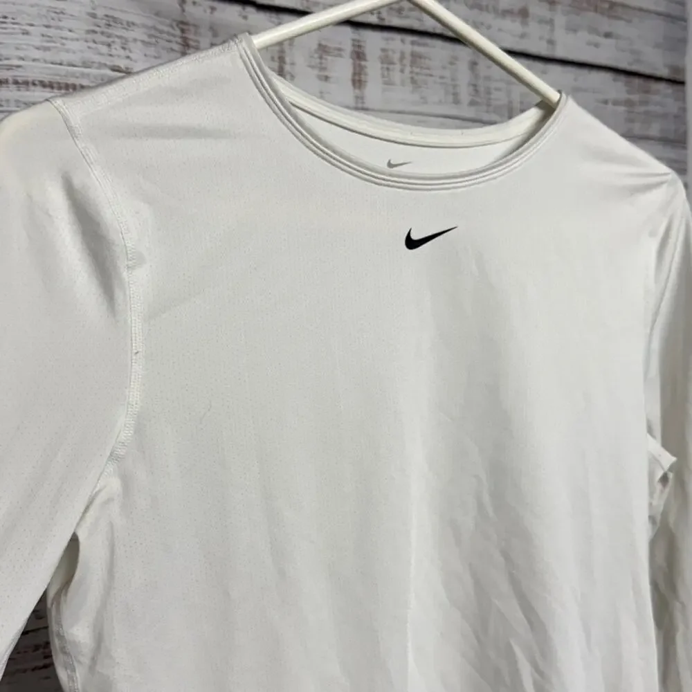 Nike Pro Big Kids' Dri-FIT Long-Sleeve Crewneck Tee White medium